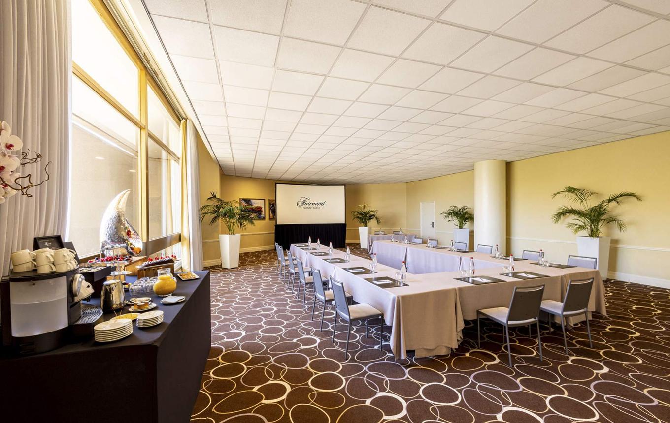 Le Méridien Beach Plaza Conference Centre