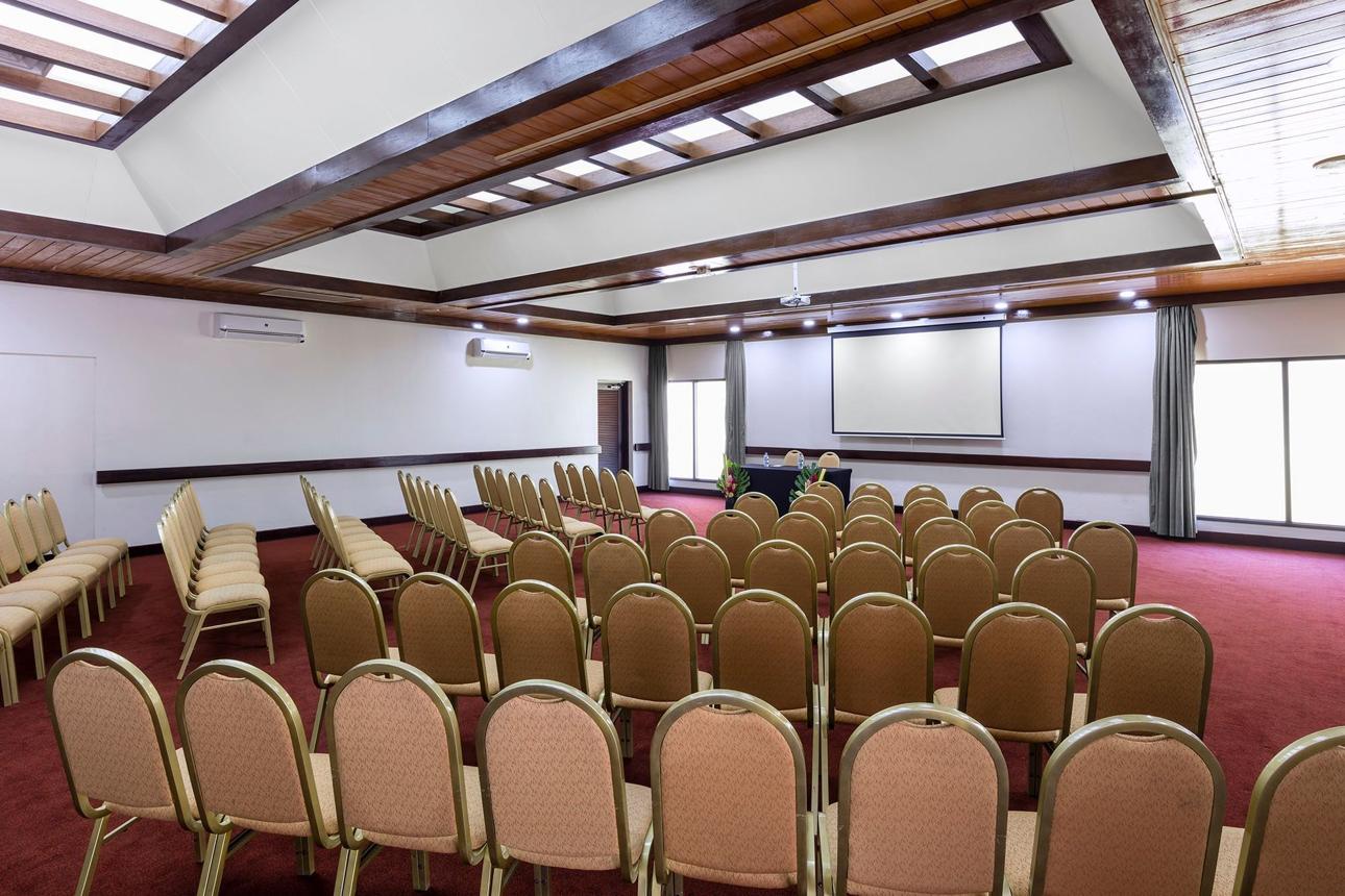 Warwick Le Lagon Conference Centre